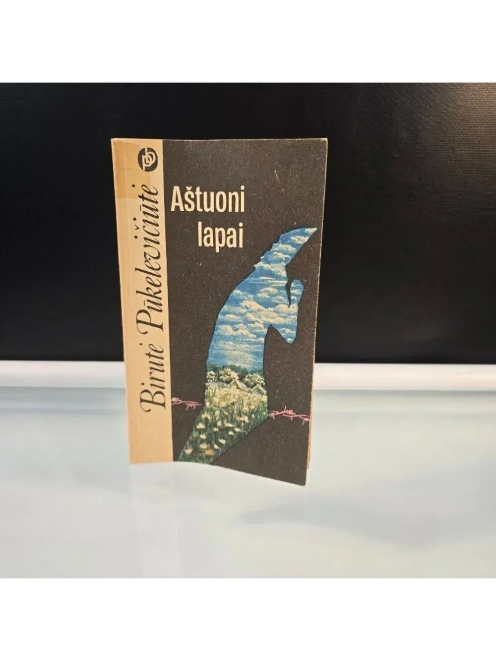 Aštuoni lapai (Eight Leaves) by Birutė Pūkelevičiūtė Lithuanian Author Book